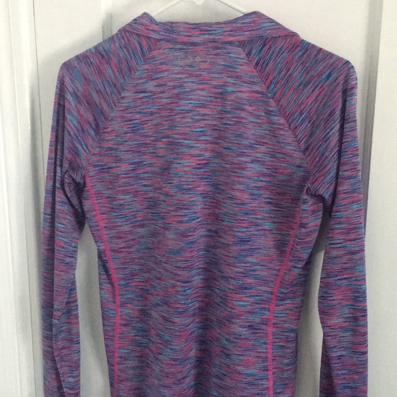 ✅Under armour dry fit long sleeve top - Picture 3 of 3